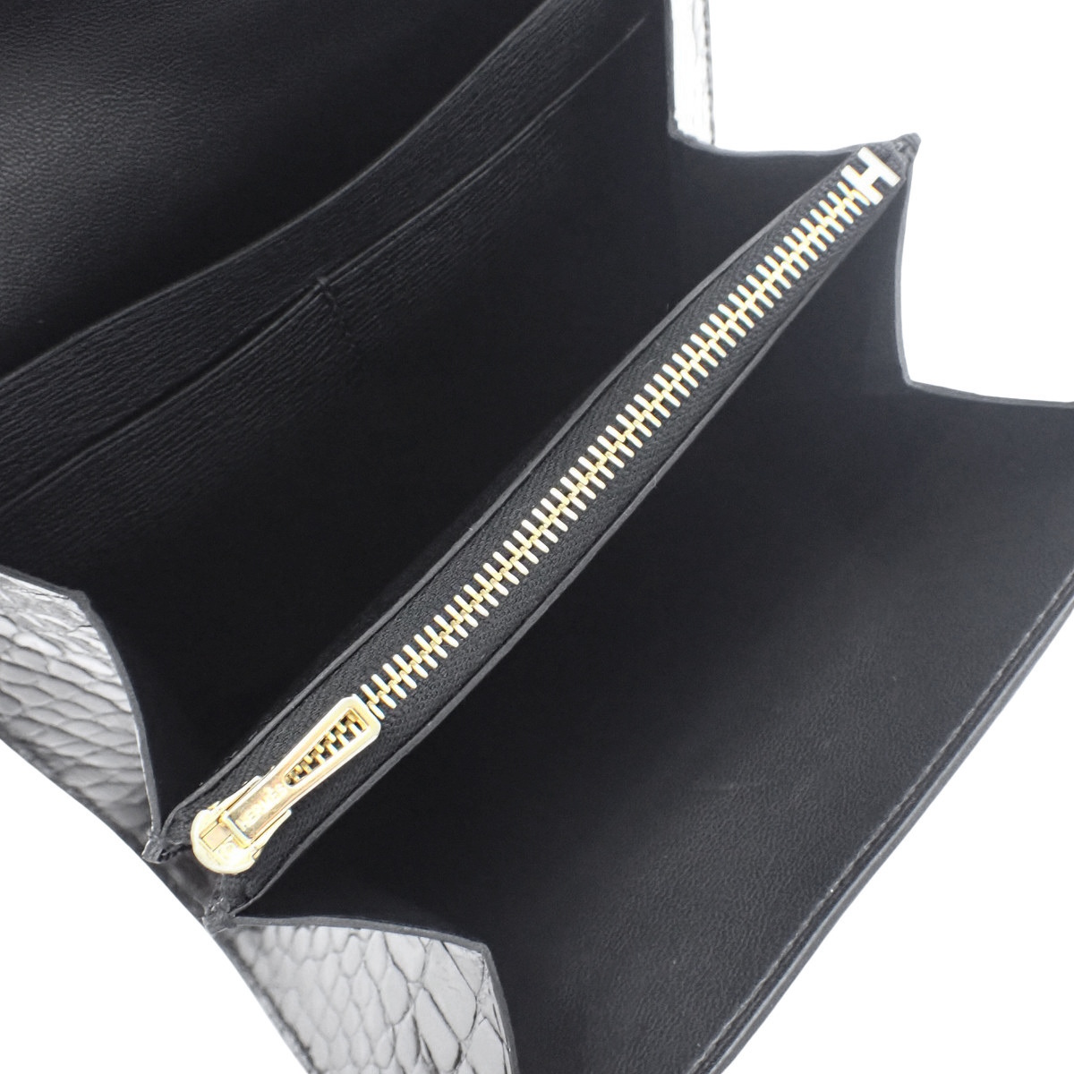 Constance Compact - 5